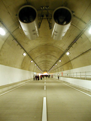 tunnel02.jpg